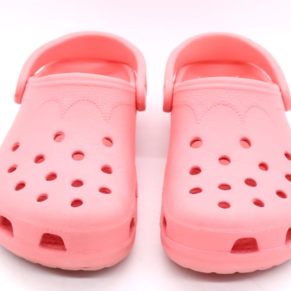 coral pink crocs